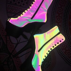 6 inch heals visually changes with flash on camera